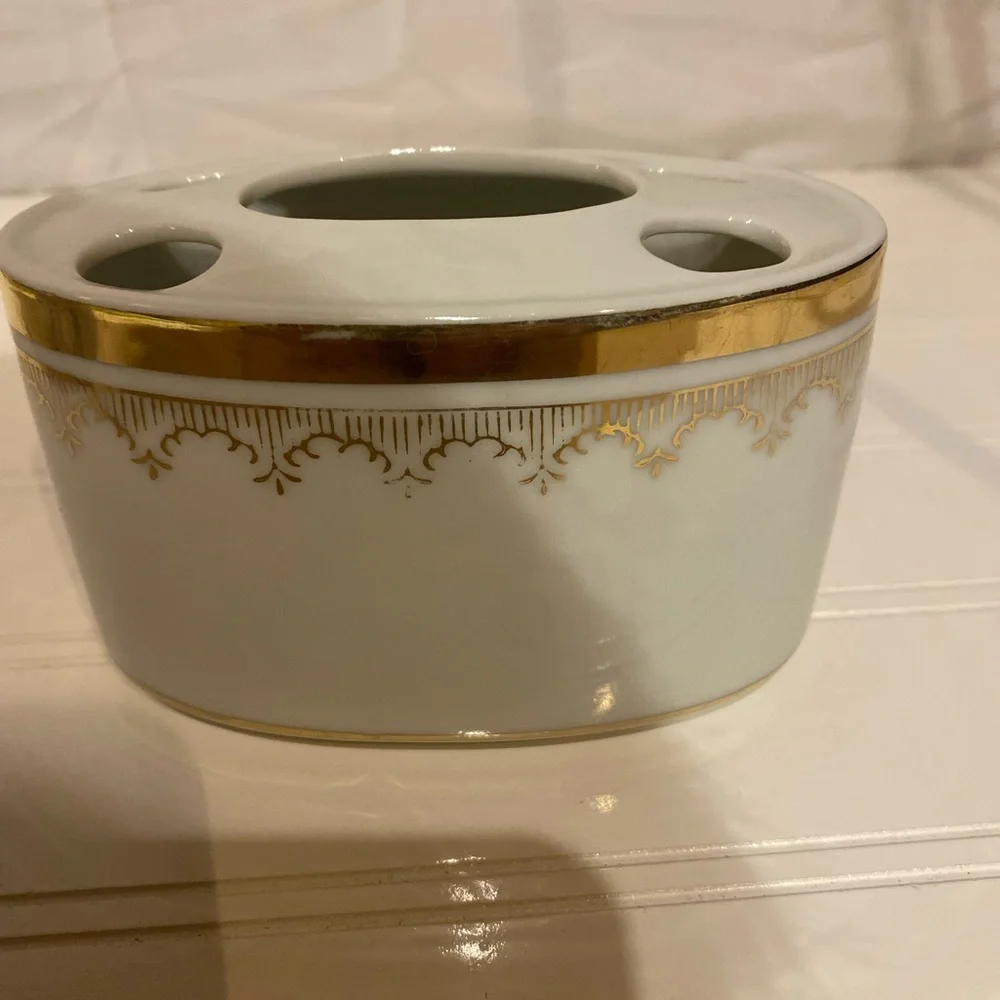 💎3 FOR $20💎Elegant White and Gold Ceramic Toothbrush Holder